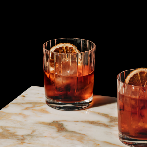 RECEPT - Gustus vita's winterse verwennerij: Rosehip Negroni met een vleugje nostalgie